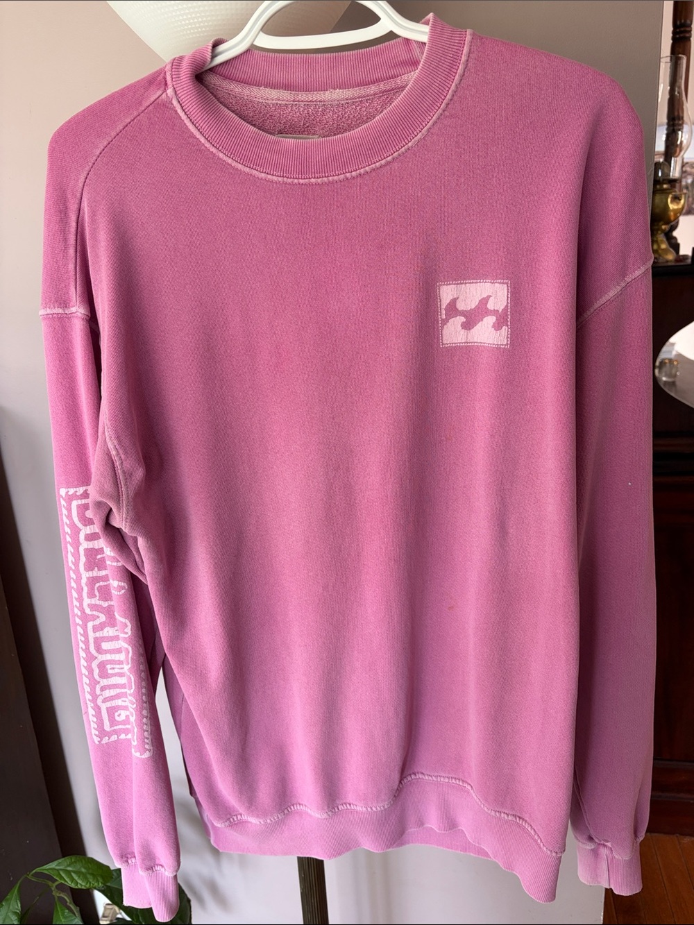 Vintage Billabong Women's Dusty Rose Crewneck Sweatshirt